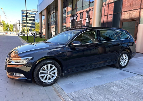 Volkswagen Passat cena 74990 przebieg: 62000, rok produkcji 2019 z Kraków małe 742